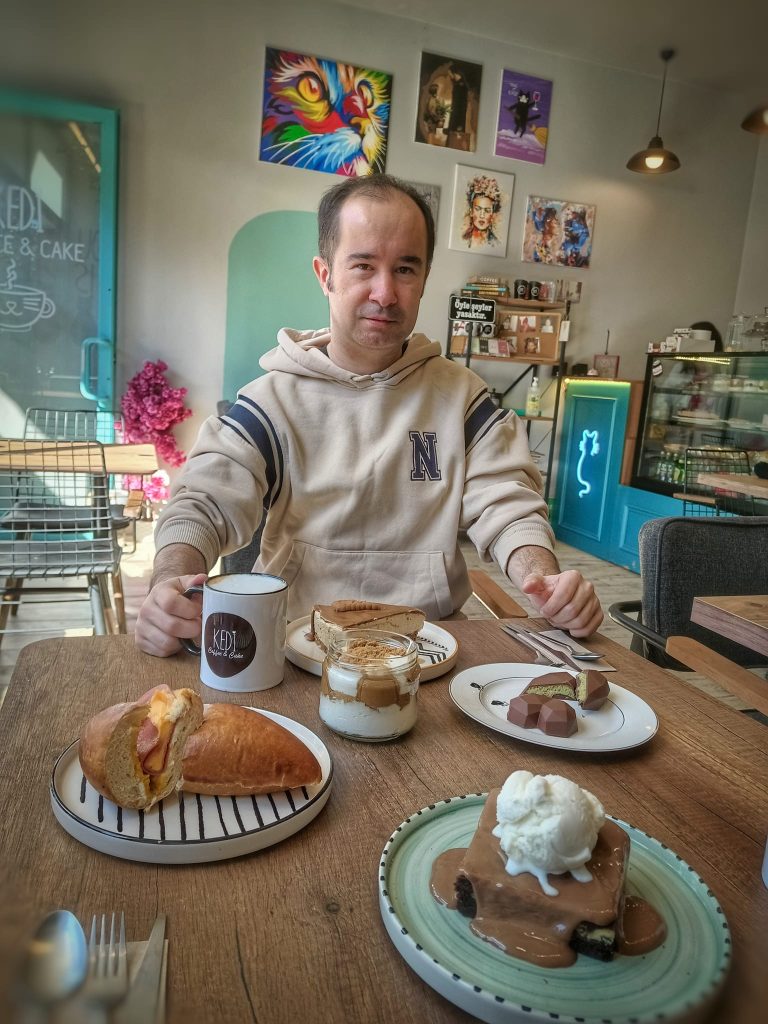 kedi coffee & cake